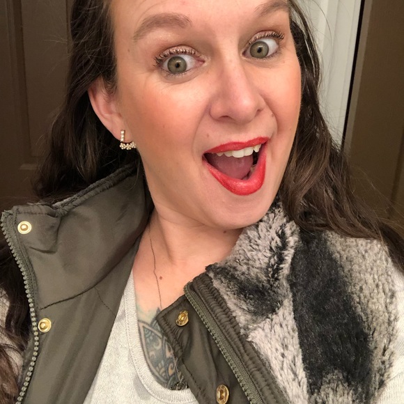 Reversible Green & Faux Fear Vest - Picture 5 of 10